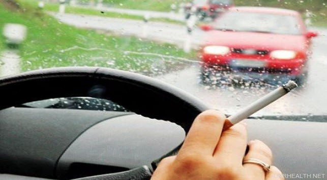 Палити в машині небезпечніше, ніж в барі
