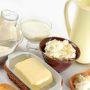 Лікарі рекомендують пити жирне молоко і їсти вершкове масло