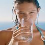 Медики розповіли, чим небезпечне пиття води