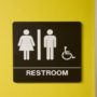 Експерти розповіли, яку кабінку у громадському туалеті не варто відвідувати: вона найбрудніша