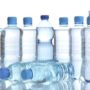 Експертка попередила про небезпеку отруєння бутильованою водою