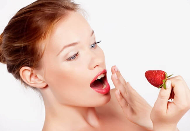 Людям з алергією на полуницю варто уникати вживання ягоди в будь-якому вигляді
