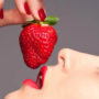 Від раку і кишкових захворювань: названа несподівана користь популярної ягоди