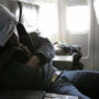 Спати в літаку небезпечно для здоров’я