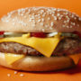 Дієтологиня розповіла, скільки разів на місяць можна з’їсти гамбургер