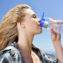 Стало відомо, скільки води потрібно пити в спекотні дні