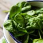 Чим корисний зелений шпинат і як його готувати