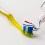 Які продукти не можна їсти до чищення зубів