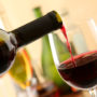 Вчені: Вино на ніч допомагає схуднути