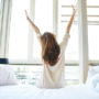 Що потрібно робити щоранку, щоб краще спати вночі: 6 простих звичок