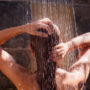 Дерматолог розповів, в який час доби для шкіри краще приймати душ