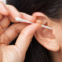 Лікарі-оториноларингологи закликають не використовувати ватяні палички для вух