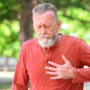 Лікар назвав симптоми, які вказують на схильність до інфаркту влітку
