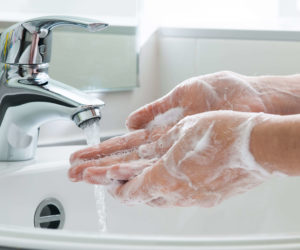 Мити руки