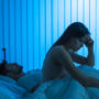 Нічна пітливість та безсоння — лікар пояснив, коли це серйозно
