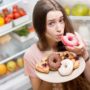 Безконтрольний потяг до солодкого може виникати через проблеми з кишечником