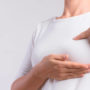 Названі симптоми раку грудей, які часто пропускаються жінками