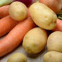 Дієтолог розповіла, кому не варто їсти моркву і картоплю