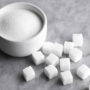 Медики назвали 5 причин, чому споживання цукру потрібно скоротити