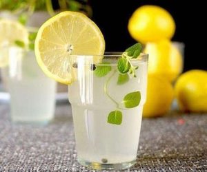 Вода з лимоном