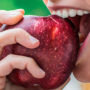 Названо п’ять причин з’їдати по яблуку на день