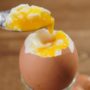 Яйця містять триптофан, який допомагає витримати стрес