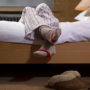 Названо переваги сну в шкарпетках