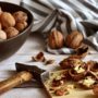 Вчені розповіли про користь вживання горіхів: можуть збільшити шанси на здорову старість