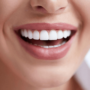 Стоматолог назвала головну небезпеку частих перекусів для здоров’я зубів