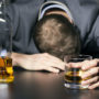 Алкоголь заважає нормальному сну: лікарі пояснили, у чому небезпека