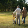 Секрети довголіття: людям старше 85 років радять гуляти не менше 10 хвилин на день