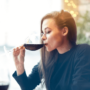 Що трапиться зі здоров’ям, якщо постійно пити ввечері келих вина